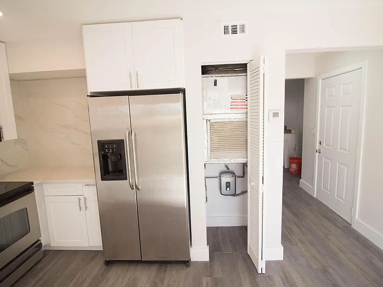 223 SE 11th Ave #223 — Photo 8