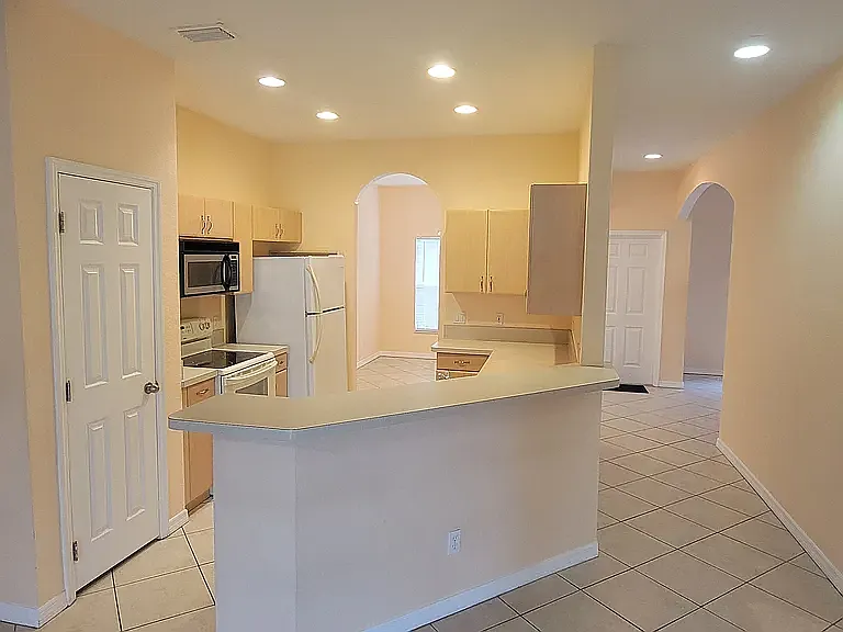 4446 Putnam Ave — Photo 7