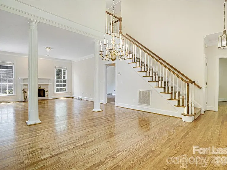 112 McConnell Dr — Photo 16