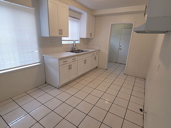 2nd image of 1538 E 90th St