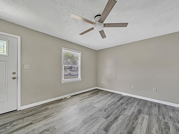 5th image of 1543 Buena Vista Blvd SE