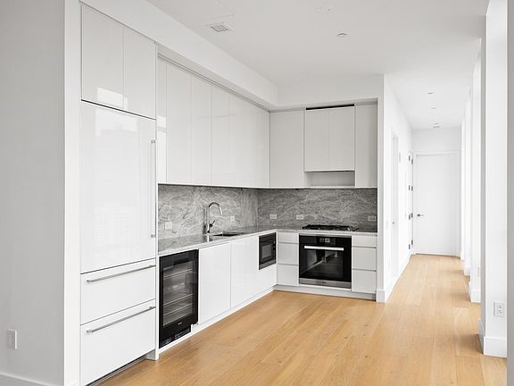 3rd image of 15 W 61st St Penthouse 2B