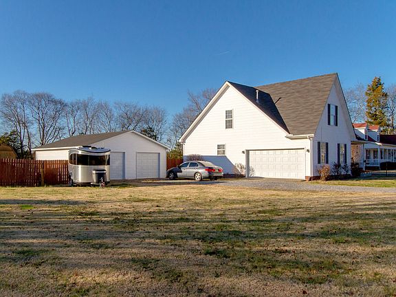 4th image of 1541 Jarratt Dr