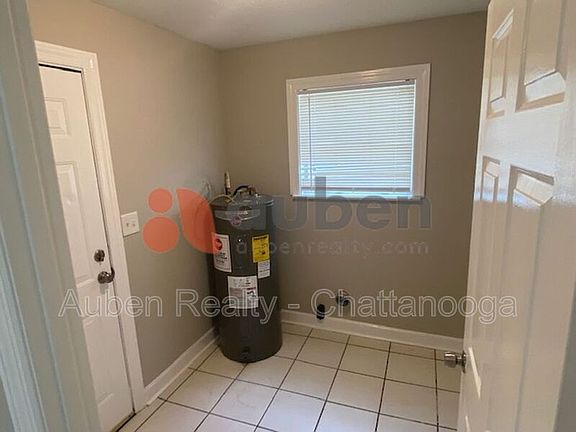 4th image of 221 S Moss Ave