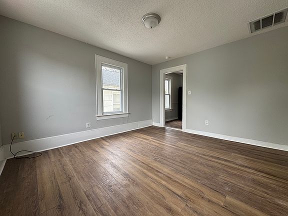 4th image of 354 Blatchley Ave #B2