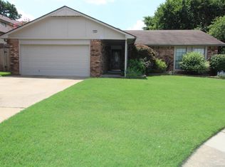 106 E 22nd Ct, Owasso, OK 74055