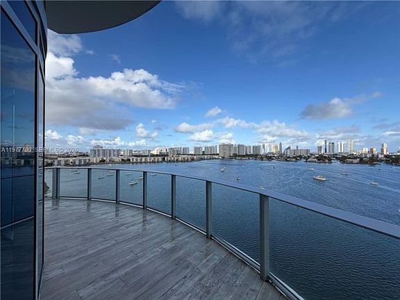 3rd image of 17111 Biscayne Blvd Unit 1211