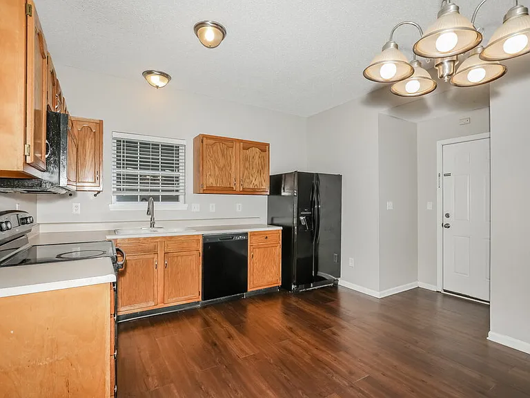 8020 Lake Tree Cir — Photo 7