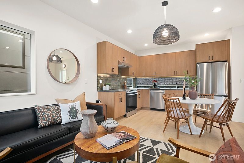 3rd image of 5053 35th Avenue SW #B