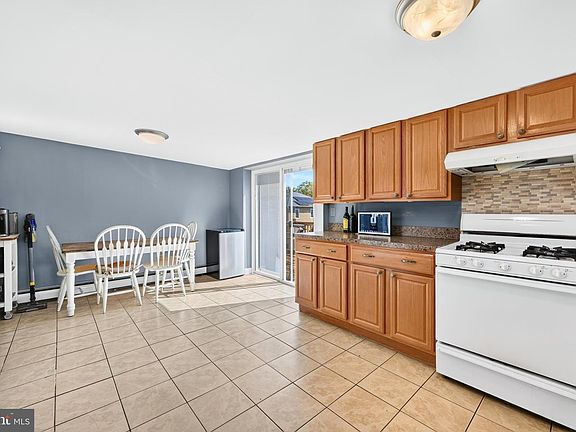4th image of 126 Poplar St