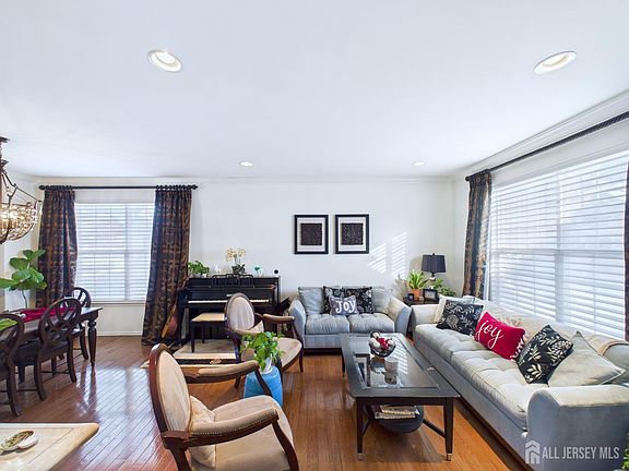 2nd image of 28 Wisniewski Rd