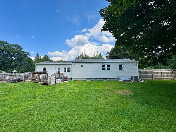 2nd image of 18 Cedar Oak Ln