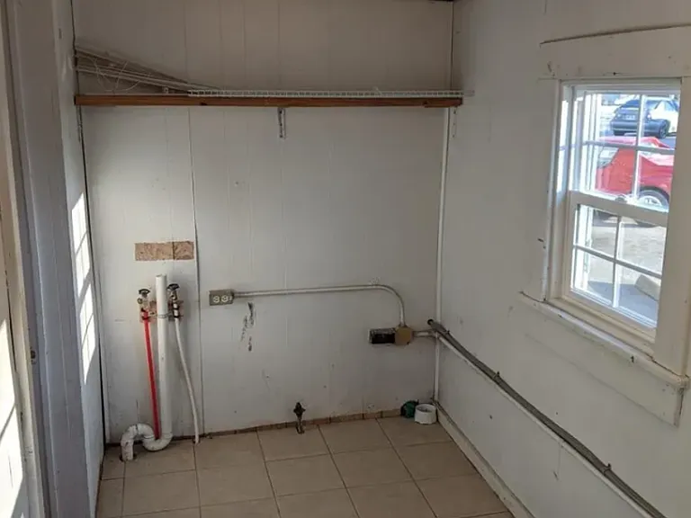 417 S Broadway St — Photo 1