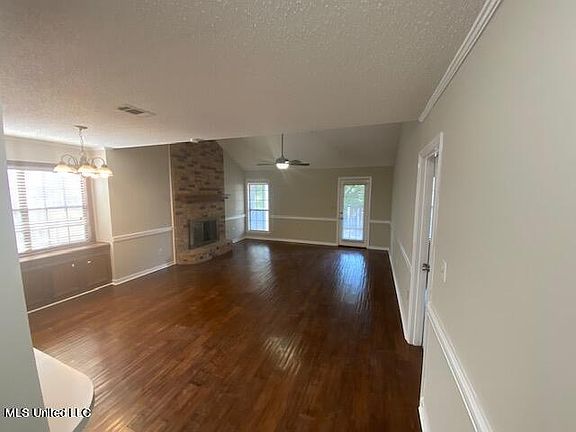 3rd image of 108 Glen Hollow Dr