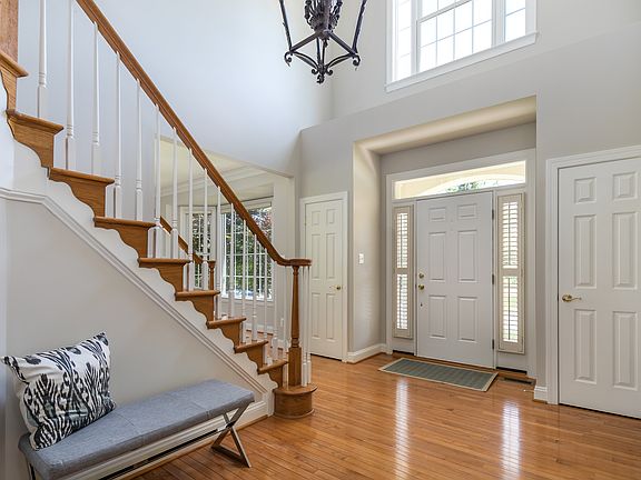 3rd image of 19030 Coton Farm Ct
