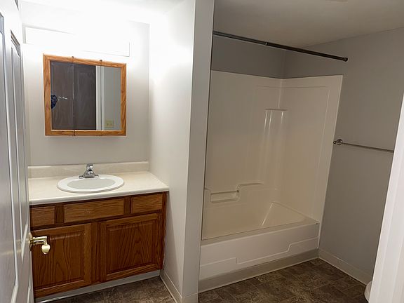 4th image of 136 E Genesee St #402
