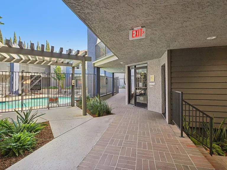 Saticoy Gardens — Photo 14