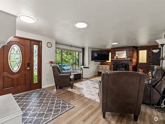 4th image of 8605 Lake Forest Drive SE