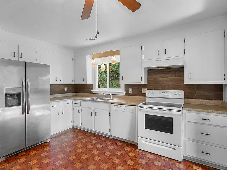 2115 Cedarhurst Dr — Photo 26
