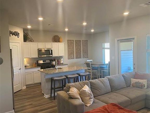4th image of 40313 Sedgwick Ln