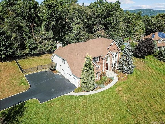 2nd image of 22 Charnwood Dr