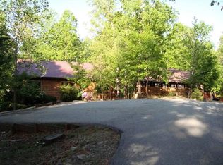 318 Springbrook Dr, Columbus, NC 28722