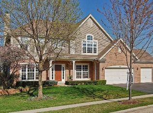 431 Oak Grove Cir, Wauconda, IL 60084