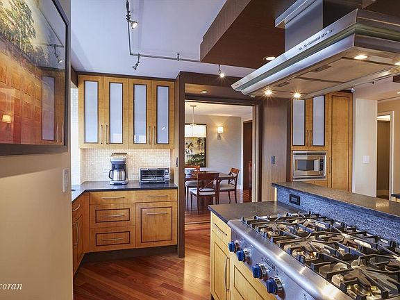 5th image of 15 W 72nd St APT 17E