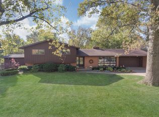 48 S Cypress Dr, Bristol, IL 60512