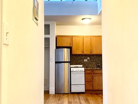 4th image of 245 W 51st St #1001A
