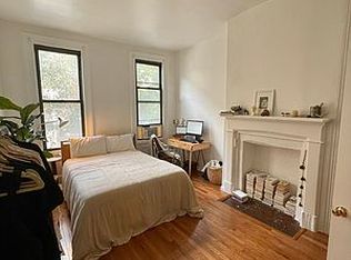 176 Meserole St APT 2L, Brooklyn, NY 11206