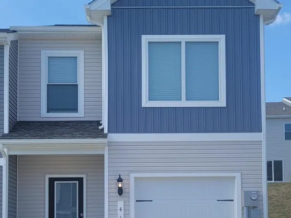 41 Paddington St, Falling Waters, WV 25419