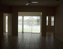 4th image of 635 SE 29th Dr