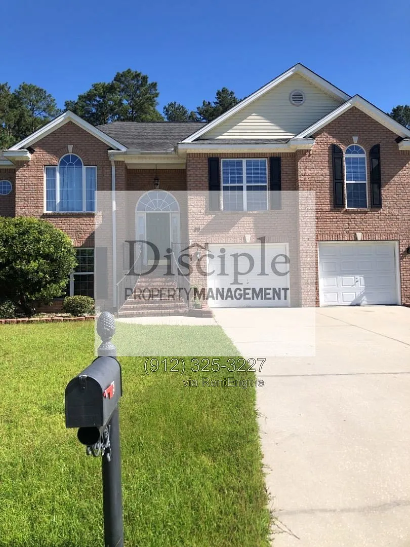 4 bed, 3.0 bath, 2710 sqft, $2,500 — Photo 1