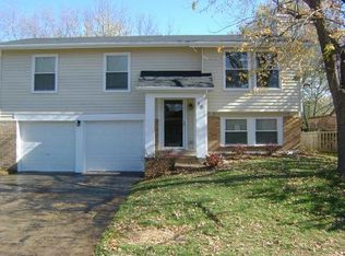 18 Oak Knoll Dr, Saint Peters, MO 63376