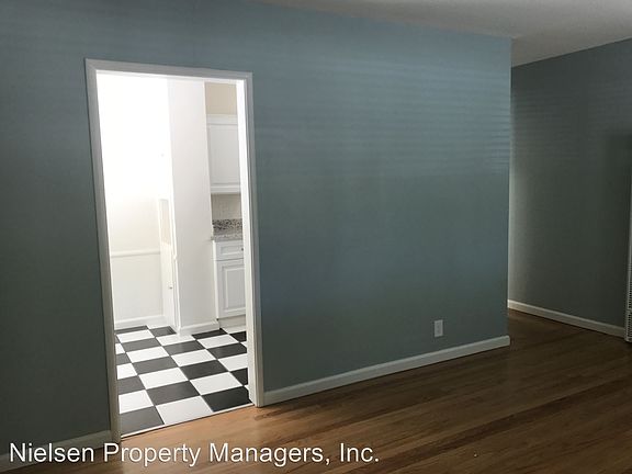 3rd image of 1731 N St APT 01