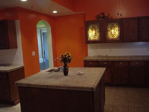 5th image of 510 E Broadway St