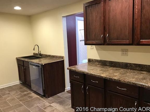 3rd image of 806 W Water St