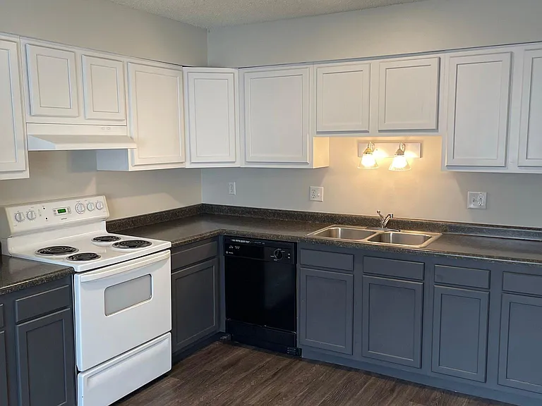 444 S Johnson St #4 — Photo 2