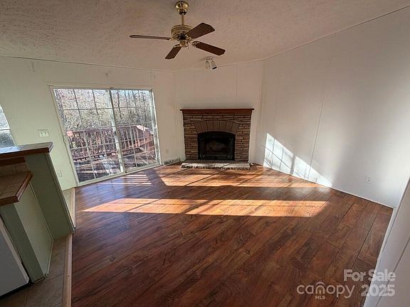 3rd image of 2687 1st Ave NW