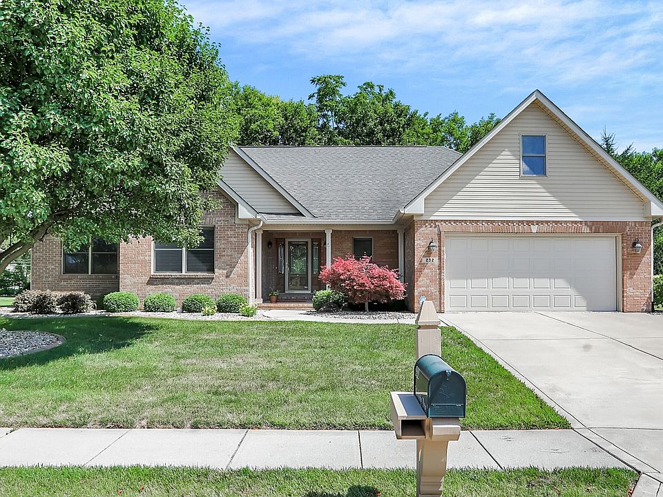 1st image of 232 Woodridge Dr