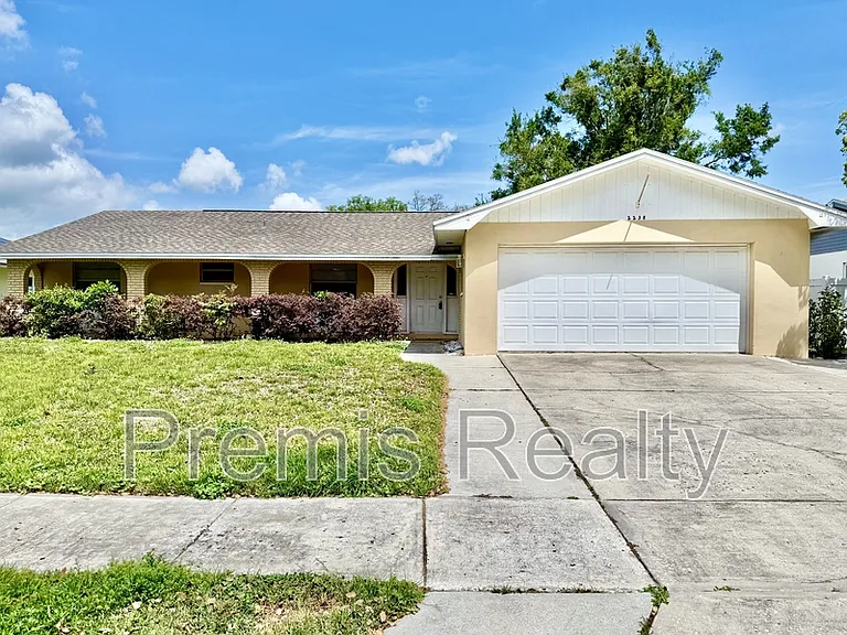 2238 Colonial Dr — Photo 4