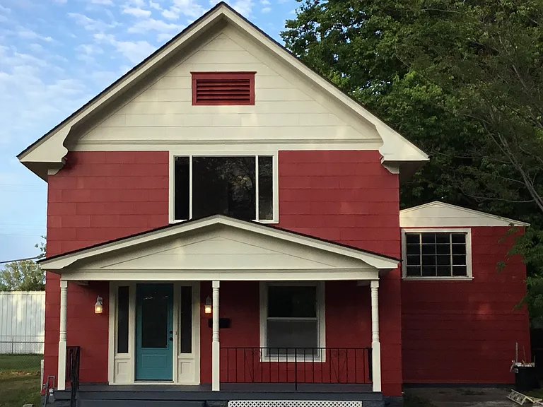 1114 N Creek St — Photo 1