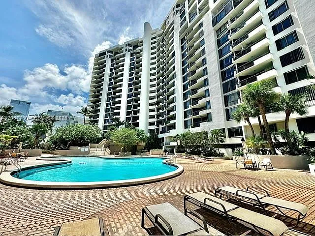 520 Brickell Key Dr — Photo 18
