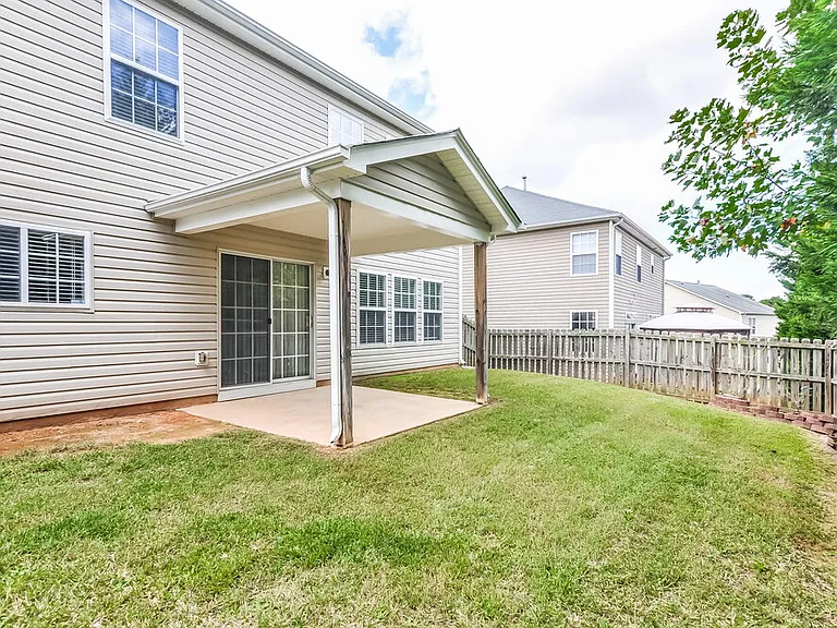 144 Georgetowne Dr — Photo 14
