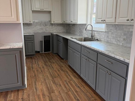 5th image of 453 Marilyn Dr