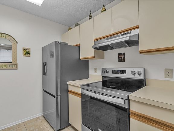 5th image of 12 Plantation Dr APT 106