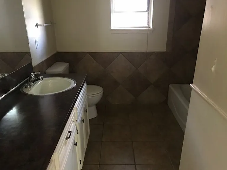 1217 Ruswood Dr — Photo 7