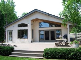 184 Peninsula Rd, Medicine Lake, MN 55441
