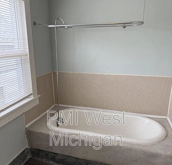 927 10th St NW #2 — Photo 13